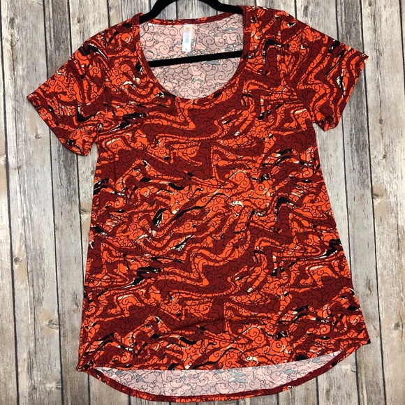 ♦️2/$30 LuLaRoe Classic T - Picture 1 of 7